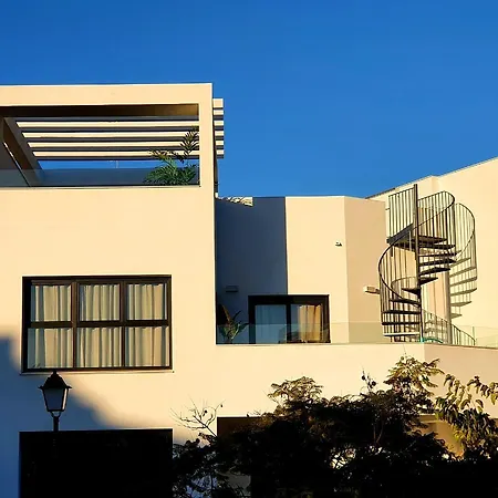 Blueskyesteponagardens Appartamento *